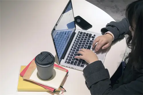 电脑为什么屏保自己换